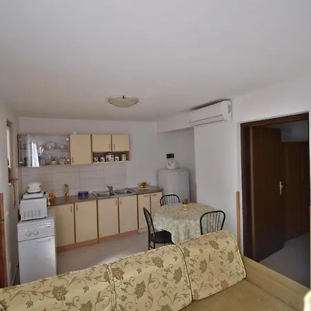 Milena - Center Of Apartment *